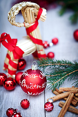 포토 JPG 해외이미지 잎 크리스마스장식 크리스마스 실내 사람없음 아웃포커스 시나몬스틱 오너먼트 나무배경 해외202004 해외포토 식물 기념일 백그라운드 촬영기법 내부 시나몬 파일형식 이미지허브