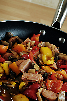 포토 JPG 해외이미지 접시 음식 채소 사람없음 컬러풀 주방 식사 버섯 양념 소시지 맛 냄비 후추 식용 해외202004 해외포토 식기 컬러 컨셉 가공식품 솥 향신료 파일형식 이미지허브