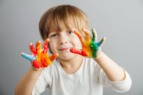 포토 JPG 해외이미지 손 교육 어린이 신체 장난 손가락 학교 놀이 수채화 잉크 기술 창조 미술 한명 소년 취미 빨간색 초록색 파란색 컬러풀 노란색 페인트 유치원 기쁨 흰색 기록 그림 예술가 페인트붓 화가 팔 개발 고립 천진난만 초보 해외202004 해외포토 직업 1 남자 감정 컬러 컨셉 문화예술 사람 신체부위 붓 파일형식 이미지허브