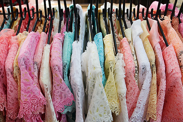 포토 JPG 해외이미지 옷 산업 백그라운드 컨셉 사람없음 유행 상점 직물 그룹 변화 선택 옷걸이 수집 질감 옷가게 소매 해외202004 해외포토 파일형식 이미지허브