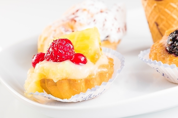 포토 JPG 해외이미지 디자인 열매 커피 음료 음식 분홍색 백그라운드 다이어트 과일 휴가 디저트 건강 사탕 선물 미술 사람없음 장식 컵 빨간색 초록색 갈색 노란색 파티 쿠키 과자 케이크 초콜릿 얼음 축제 희망 빵집 흰색 신선 생일 체리 달콤 아침식사 설탕 컵케이크 굽기 먹기 민트 크림 페스츄리 해로움 핸드메이드 해외202004 해외포토 자연요소 식물 식기 기념일 감정 빵 컬러 컨셉 모션 문화예술 이벤트 상점 식사 맛 구이 허브 파일형식 이미지허브