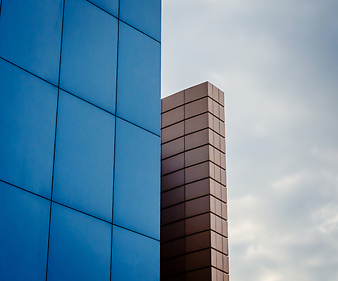 포토 JPG 해외이미지 선 벽 건축양식 하늘 주택 사람없음 건물 파란색 블록 가을 파편 직사각형 해외202004 해외포토 도형 건축물 계절 건축 컬러 파일형식 이미지허브