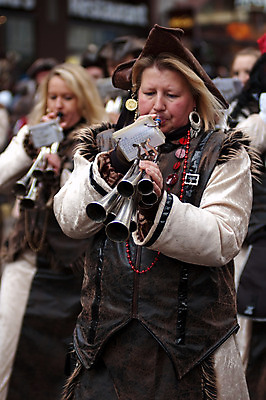 포토 JPG 해외이미지 전통 드레스 공 놀이 독일 가면 사람없음 축제 희망 축하 아기 역사 변장 가면무도회 기간 행진 해외202004 해외포토 옷 감정 유럽 컨셉 모션 사람 무도회 파일형식 이미지허브