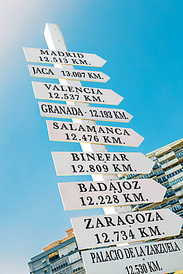 포토 JPG 해외이미지 도로 길 여행 가이드 화살 사람없음 정보 표지판 메시지 선택 지시 방향 교차로 사인 옵션 도로표지판 방법 해외202004 해외포토 직업 컨셉 교통시설 모션 알림판 파일형식 이미지허브