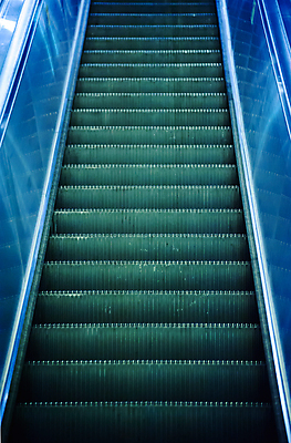 포토 JPG 해외이미지 건축물 교통수단 벽 여행 교통시설 모션 실내 사람없음 반사 램프 터널 전철 역 속도 출장 에스컬레이터 시티라이프 빛망울 해외202004 해외포토 라이프스타일 건축 길 육상교통 교통 비즈니스 조명 대중교통 내부 빛 시설 파일형식 이미지허브