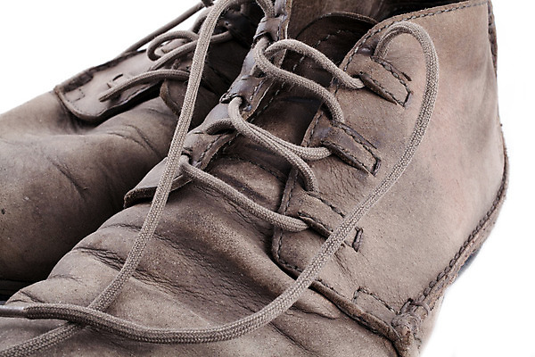 포토 JPG 해외이미지 남자 여행 백그라운드 신발 2 부츠 사람없음 갈색 수확 흰색 얼룩 쌍 거친 가난 가죽 복고 진흙 고립 그런지 깨짐 옛날 운동화끈 중고 유일 해외202004 해외포토 컬러 컨셉 농업 사람 끈 파일형식 이미지허브