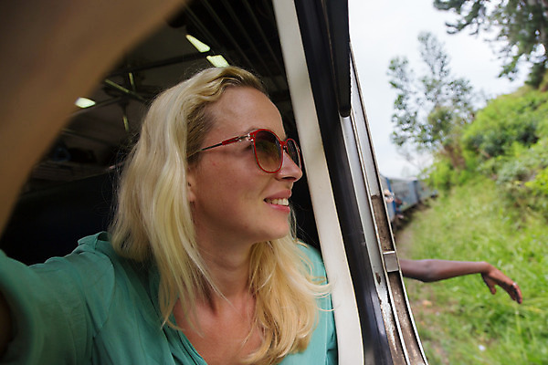 포토 JPG 해외이미지 백인 1 응시 교통수단 여행 백그라운드 창문 교통시설 자연 휴가 실내 한명 사람 앉기 동양인 야외 가로 금발 선글라스 관찰 잡기 복고 승객 블러 옛날 혼자 해외202004 해외포토 서양인 헤어스타일 시선 안경 교통 모션 인종 내부 시설 생태계 파일형식 이미지허브