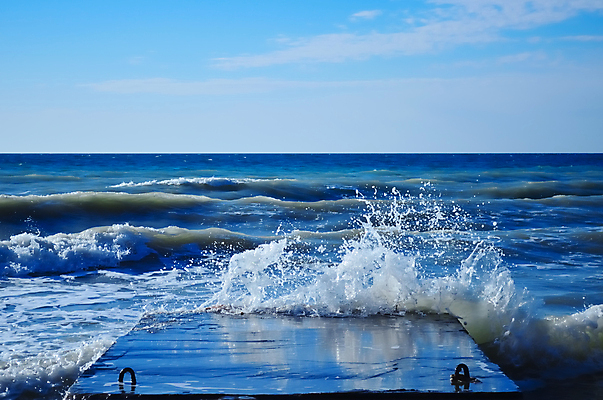 포토 JPG 해외이미지 파도 바다 자연 바람 날씨 해변 사람없음 가로 물 파란색 항구 힘 거품 손상 분노 신선 황무지 가장자리 떨어짐 위험 분무기 단절 때리기 콘크리트 투쟁 힘찬 해외202004 해외포토 자연요소 감정 컬러 컨셉 교통시설 모션 둘레 생태계 파일형식 이미지허브