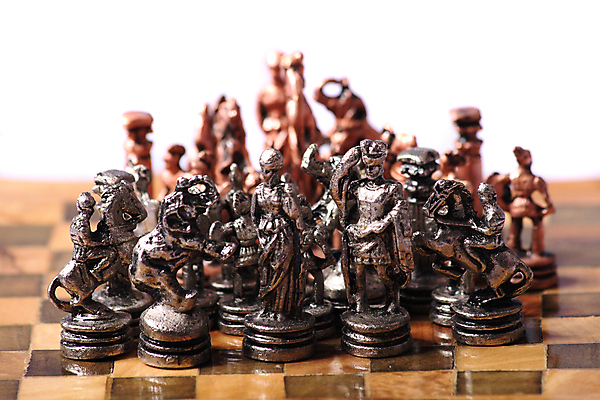 포토 JPG 해외이미지 손 캠페인 조각 생각 비즈니스 모션 취미 사람없음 목재 세트 갈색 검은색 경쟁 도전 게임 흰색 우승 체스 선택 계획 위험 공격 왕 스마트 싸움 반대 주인 전쟁터 고립 복잡 승자 전진 지능 토너먼트 필승 해외202004 해외포토 나무 컬러 컨셉 재료 놀이 신체부위 최고 전쟁 파일형식 이미지허브