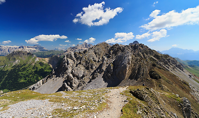 포토 JPG 해외이미지 구름 유럽 길 여행 자연 하늘 산 파노라마 풍경 사람없음 야외 여름 파란색 계곡 이탈리아 하이킹 바위 정상 오솔길 산등성이 알프스 암초 통과 선로 절정 해외202004 해외포토 자연요소 계절 나라 컬러 레저 촬영기법 돌_바위 생태계 파일형식 이미지허브