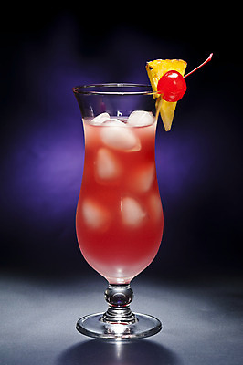 포토 JPG 해외이미지 스튜디오촬영 음료 조각 오렌지 유리 사람없음 빨간색 흰색 칵테일 체리 파인애플 고립 토닉 해외202004 해외포토 컬러 과일 재질 주류 실내 열대과일 파일형식 이미지허브