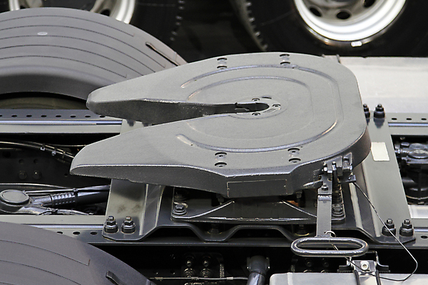 포토 JPG 해외이미지 접시 교통시설 사람없음 금속 운반 연결 트랙터 짐차 트레일러 조작 해외202004 해외포토 식기 교통 자동차 재질 농기계 시설 특수차량 파일형식 이미지허브