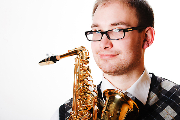 포토 JPG 해외이미지 행복 안경 음료 악기 음악 유리 놀이 한명 서기 앉기 평화 선택 색소폰 만족 심각 해외202004 해외포토 1 잡화 감정 컨셉 모션 재질 문화예술 사람 목관악기 파일형식 이미지허브