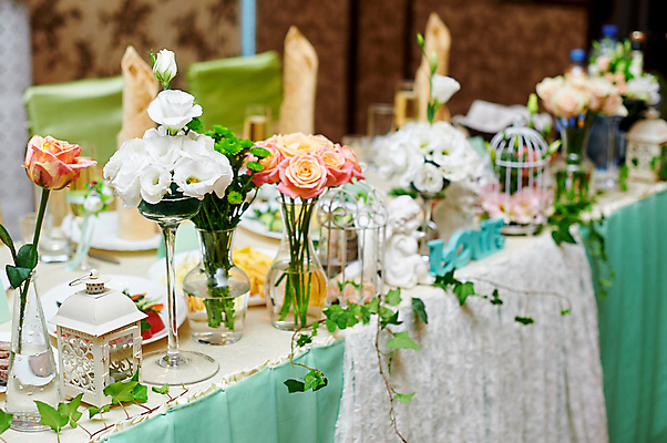 포토 JPG 해외이미지 접시 꽃 벽 결혼 포크 의자 유리 탁자 결혼식 서브 기념 사랑 앉기 이벤트 사람없음 야외 장식 세트 파티 요식업 식당 식사 저녁식사 희망 방 식탁보 흰색 기구 축하 직물 칼 고급 우아함 은색 배열 묘사 활 준비 데이지 설정 접수 정중 해외202004 해외포토 식물 식기 감정 산업 컬러 가구 컨셉 모션 재질 상점 파일형식 이미지허브