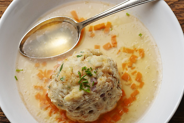 포토 JPG 해외이미지 접시 음식 재료 육류 돼지고기 요리 사람없음 목재 갈색 와인 숟가락 식사 흰색 시골 원형 사발 오스트리아 수프 은색 주식 매움 베이컨 점심식사 쪽파 해외202004 해외포토 도형 나무 식기 유럽 컬러 식재료 주류 수저 금융 사기그릇 맛 파 파일형식 이미지허브