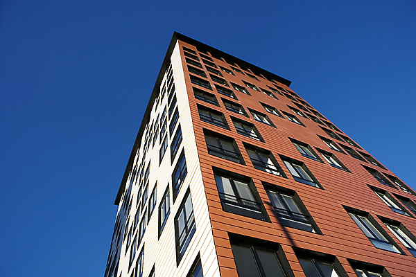 포토 JPG 해외이미지 오렌지 건축양식 하늘 부동산 새로움 아파트 스웨덴 사람없음 건물 빨간색 파란색 페인트 조경 복잡 심기 해외202004 해외포토 건축물 건축 컬러 컨셉 과일 모션 주택 북유럽 재산 파일형식 이미지허브