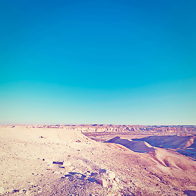 포토 JPG 해외이미지 도로 모래 여행 자연 하늘 산 건조 풍경 사람없음 야외 여름 파란색 햇빛 골짜기 사막 수확 바위 시골 뜨거움 황무지 중앙 위험 그늘 땅 지중해 언덕 복고 화산 정사각형 먼지 신성 지역 분화구 가뭄 동쪽 땅바닥 생태학 소셜네트워크 이스라엘 팔레스타인 필터 해외202004 해외포토 도형 계절 교육 길 바다 컬러 컨셉 농업 중동 교통시설 날씨 바닥 태양 돌_바위 방향 생태계 서아시아 파일형식 이미지허브