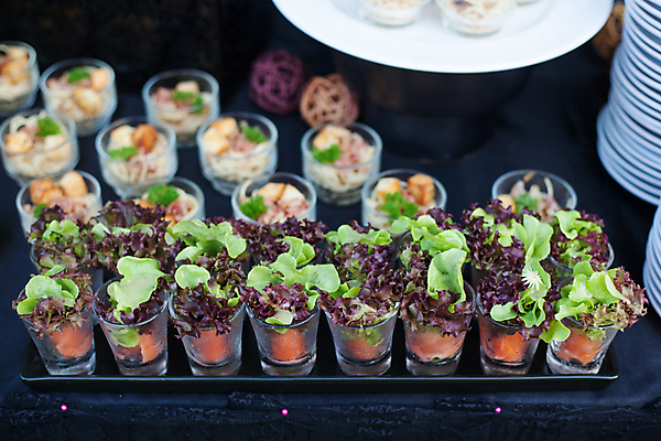 포토 JPG 해외이미지 접시 음식 백그라운드 채소 유리 탁자 새우 건강 요리 이벤트 사람없음 파티 요식업 식당 저녁식사 샐러드 흰색 신선 칵테일 해산물 햄 점심식사 뷔페 타파스 해외202004 해외포토 식기 산업 컬러 가구 재질 주류 육류 갑각류 상점 식사 애피타이저 파일형식 이미지허브