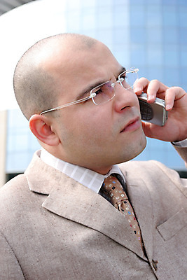 포토 JPG 해외이미지 모델 옷 남자 얼굴 비즈니스 통신 모바일 대화 한명 사람 건물 스마트폰 유행 표현 도시 업무 비즈니스맨 전화기 전자 부름 다이얼 책임자 변호사 소통 해외202004 해외포토 직업 1 건축물 컨셉 모션 말하기 신체부위 핸드폰 스마트기기 작업 직장인 파일형식 이미지허브