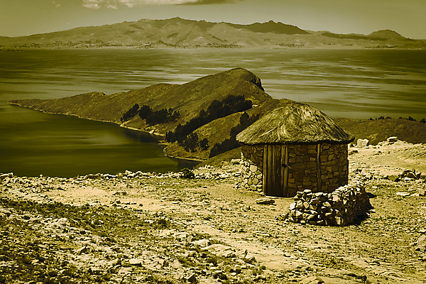 포토 JPG 해외이미지 외관 호수 섬 여행 자연 지붕 풍경 경사 사람없음 야외 가로 태양 여행객 문 미국 침묵 바위 시골 원형 오두막 언덕 시골집 남쪽 다리찢기 볼리비아 해외202004 해외포토 자연요소 도형 북아메리카 모션 주택 아메리카 사람 소리 돌_바위 방향 생태계 파일형식 이미지허브