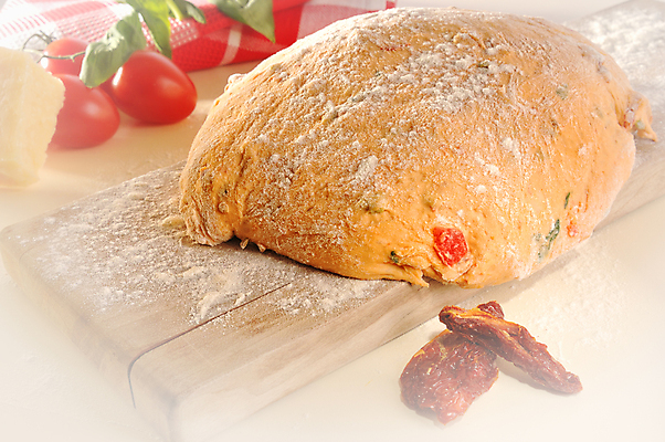 포토 JPG 해외이미지 음식 빵 토마토 건조 피자 사람없음 주방 이탈리아 신선 굽기 지중해 반죽 밀가루 바질 핸드메이드 해외202004 해외포토 유럽 바다 채소 패스트푸드 서양음식 가루 구이 파일형식 이미지허브