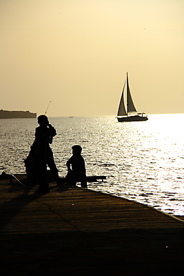 포토 JPG 해외이미지 백인 남자 실루엣 아들 호수 스포츠 바다 포즈 요트 자연 하늘 낚시 사람 풍경 취미 사람없음 야외 물 여름 강 일출 항구 일몰 잡기 보트 아빠 저녁 낚시꾼 해외202004 해외포토 자연요소 서양인 계절 배_교통 가족 교통시설 모션 레저 촬영기법 노을 야간 생태계 파일형식 이미지허브