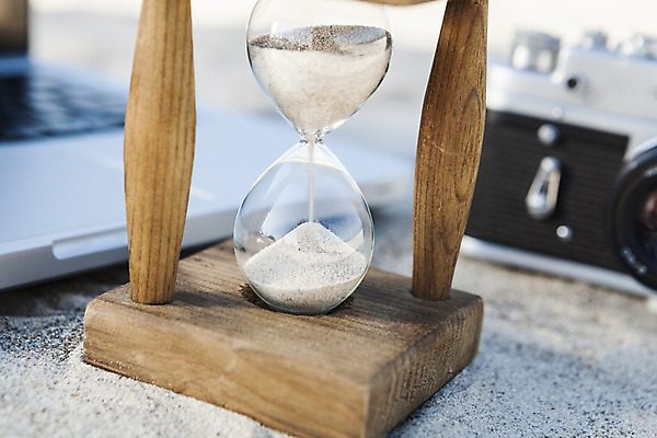 포토 JPG 해외이미지 모래 바다 여행 백그라운드 컨셉 자연 유리 하늘 아침 아이디어 건조 따뜻함 풍경 사람없음 야외 목재 여름 노트북 카메라 금속 사막 수확 골동품 기구 시간 닫기 은색 모래언덕 손목시계 모래시계 측정 복고 과거 타이머 내추럴 구성 마감 방법 분 옛날 카운트다운 해외202004 해외포토 주간 나무 계절 시계 컬러 농업 재료 장신구 모션 재질 전자제품 언덕 생태계 파일형식 이미지허브