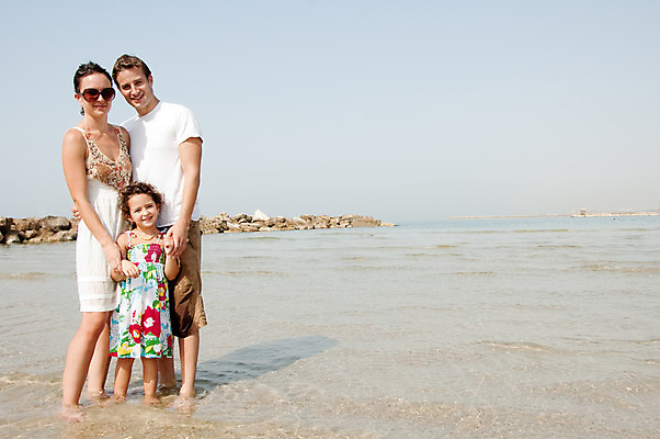포토 JPG 해외이미지 백인 라이프스타일 응시 여자 남자 딸 행복 아들 어린이 장난 가족 포옹 놀이 하늘 엄마 휴가 주택 함께함 사랑 웃음 사람 야외 세명 파란색 달리기 침묵 4 아빠 가득함 흥분 거짓말 남동생 해외202004 해외포토 서양인 시선 감정 컬러 컨셉 관계 안기 모션 표정 건물 생활 숫자 소리 동생 파일형식 이미지허브