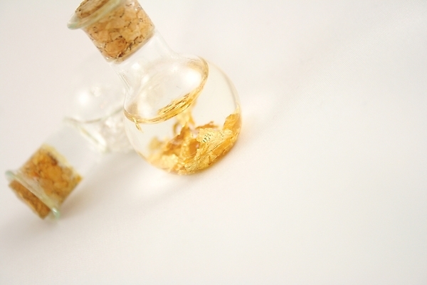 포토 JPG 해외이미지 백그라운드 돈 사람없음 물 금융 흰색 황금 은색 고립 전용 해외202004 해외포토 자연요소 컬러 경제 재산 파일형식 이미지허브