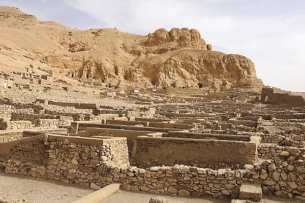 포토 JPG 해외이미지 모양 외관 모래 여행 오렌지 건축양식 이집트 풍경 사람없음 야외 건물 여름 맑음 사막 골동품 바위 무덤 사찰 역사 기자 큼 묘사 폐허 피라미드 미라 석회암 옛날 카이로 파라오 화강암 해외202004 해외포토 직업 건축물 계절 건축 과일 종교건축 아프리카 날씨 암석 돌_바위 크기 랜드마크 파일형식 이미지허브