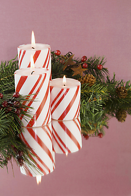 포토 JPG 해외이미지 크리스마스 휴가 사람없음 장식 빨간색 반사 우주 줄무늬 나뭇가지 솔방울 전나무 원뿔 카피스페이스 해외202004 해외포토 도형 나무 기념일 컬러 무늬 공백 파일형식 이미지허브