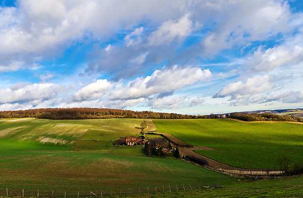 포토 JPG 해외이미지 구름 하늘 영국 풍경 사람없음 초록색 파란색 해외202004 해외포토 자연요소 유럽 컬러 파일형식 이미지허브