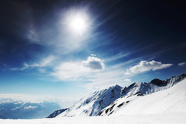 포토 JPG 해외이미지 주간 구름 겨울 자연 하늘 사람없음 야외 햇빛 겨울풍경 설산 해외202004 해외포토 자연요소 계절 산 풍경 태양 생태계 파일형식 이미지허브
