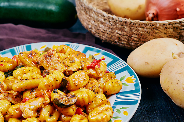 포토 JPG 해외이미지 식물 접시 음식 토마토 채소 파스타 요리 사람없음 빨간색 주방 식사 저녁식사 이탈리아 회색 신선 맛 인스턴트 굽기 지중해 허브 메인 준비 올리브 햄 지역 베이컨 무침 바질 캐서롤 탄수화물 핸드메이드 바이에른 해외202004 해외포토 식기 열매 유럽 바다 컬러 컨셉 서양음식 독일 육류 돼지고기 용기_그릇 구이 파일형식 이미지허브