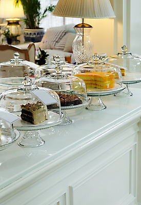 포토 JPG 해외이미지 접시 커피 음식 오렌지 과일 창문 유리 디저트 종류 요리 서기 사람없음 과자 케이크 상점 카페 수확 램프 바 선택 달콤 사인 타르트 캐러멜 해외202004 해외포토 식기 음료 빵 컨셉 농업 모션 재질 조명 맛 파이_빵 파일형식 이미지허브