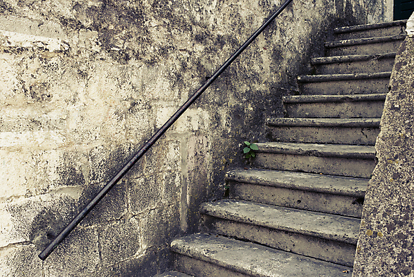 포토 JPG 해외이미지 식물 유럽 벽 컨셉 건축양식 날씨 주택 사람없음 야외 건물 가로 계단 수확 바위 시간 중세 묘사 복고 크로아티아 단계 그런지 옛날 철책 해외202004 해외포토 건축물 건축 나라 농업 돌_바위 역사 파일형식 이미지허브