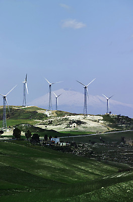 포토 JPG 해외이미지 날개 자연 하늘 바람 풍경 사람없음 초록색 파란색 환경 탑 금속 힘 재활용 행성 발전기 에너지 분위기 선택 목표 언덕 옵션 생태계 역동적 프로펠러 순환 태양에너지 유지 내추럴 생태학 지원 해외202004 해외포토 자연요소 건축물 교육 컬러 컨셉 모션 재질 날씨 우주 발전소 그린에너지 친환경 파일형식 이미지허브