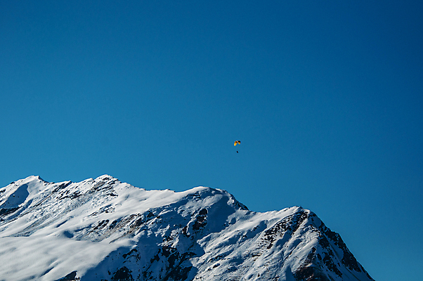 포토 JPG 해외이미지 라이프스타일 유럽 스포츠 여행 겨울 자연 하늘 휴가 스키 산 파노라마 풍경 경사 사람없음 야외 파란색 햇빛 평화 맑음 냉동 얼음 침묵 하이킹 추위 흰색 스노우보드 오스트리아 정상 가루 고도 휴양지 알프스 암초 절정 눈내림 해외202004 해외포토 자연요소 계절 나라 컬러 컨셉 레저 날씨 겨울스포츠 눈_날씨 촬영기법 생활 태양 소리 장소 보드_스포츠 생태계 파일형식 이미지허브