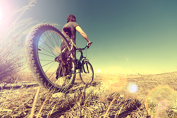 포토 JPG 해외이미지 라이프스타일 남자 스포츠 여행 자연 하늘 산 한명 풍경 경사 성인 야외 자전거 일몰 승차 사이클링 라이더 바이킹 해외202004 해외포토 1 모션 사람 생활 노을 바이크 육상스포츠 생태계 파일형식 이미지허브