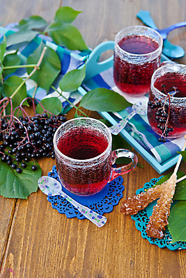 포토 JPG 해외이미지 열매 음료 잎 꽃무늬 과일 유리 쟁반 사탕 사람없음 목재 컵 빨간색 파란색 컬러풀 보라색 나뭇가지 시골 신선 뜨거움 차 설탕 냅킨 체크무늬 숙성 카피스페이스 해외202004 해외포토 나무 식물 식기 꽃 컬러 무늬 재료 재질 디저트 공백 파일형식 이미지허브