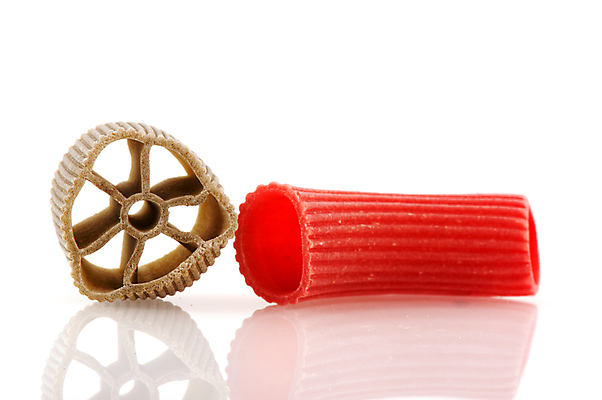 포토 JPG 해외이미지 백그라운드 파스타 사람없음 빨간색 초록색 컬러풀 이탈리아 흰색 바퀴 닫기 날것 튜브 고립 해외202004 해외포토 유럽 컬러 모션 서양음식 파일형식 이미지허브