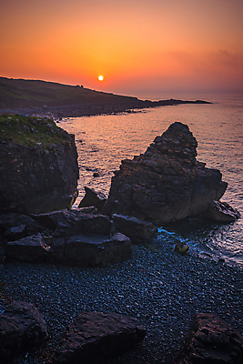 포토 JPG 해외이미지 구름 영어 바다 백그라운드 오렌지 영국 잉글랜드 파노라마 풍경 사람없음 파란색 황혼 일몰 안개 시골 만 암초 단계 뿌연 왕국 울퉁불퉁 수평선 콘월 해외202004 해외포토 자연요소 문자 유럽 컬러 과일 날씨 촬영기법 노을 파일형식 이미지허브