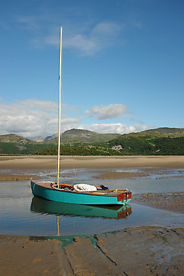포토 JPG 해외이미지 구름 모래 하늘 산 풍경 사람없음 물 파란색 강 환경 보트 돛대 해외202004 해외포토 자연요소 컬러 배_교통 파일형식 이미지허브
