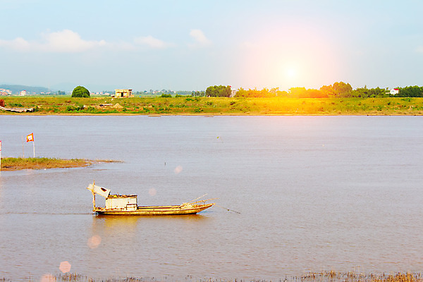 포토 JPG 해외이미지 구름 공원 실루엣 호수 여행 오렌지 자연 하늘 낚시 풍경 사람없음 야외 빨간색 물 여름 파란색 빛 강 태양 반사 침묵 봄 안개 가을 보트 장면 옛날 수평선 해외202004 해외포토 자연요소 계절 공공시설 컬러 배_교통 과일 레저 날씨 촬영기법 소리 생태계 파일형식 이미지허브