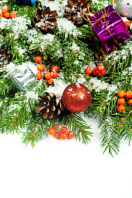 포토 JPG 해외이미지 나무 템플릿 열매 포스터 백그라운드 크리스마스 겨울 공 벽지 지팡이 휴가 새로움 새해 사탕 선물 사람없음 장식 초록색 상자 장난감 우주 공백 방 장식볼 추위 흰색 나뭇가지 축하 인사 신용카드 눈송이 연도 엽서 뼈대 전나무 원뿔 고립 노엘 제설기 해외202004 해외포토 도형 식물 계절 기념일 컬러 컨셉 디저트 눈_날씨 금융 예절 편지 제설 파일형식 이미지허브