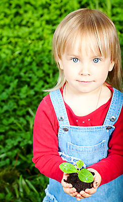 포토 JPG 해외이미지 식물 백인 1 손 응시 어린이 컨셉 잎 밭 농업 자연 새로움 손바닥 한명 사람 야외 빨간색 초록색 금발 새싹 환경 정원 흙 봄 성장 청바지 잡기 보호 작음 발사 허브 원예 국산 돌봄 땅바닥 모종 생태학 심기 처음 해외202004 해외포토 서양인 헤어스타일 시선 계절 교육 산업 컬러 바지 모션 바닥 취미 신체부위 크기 생태계 파일형식 이미지허브