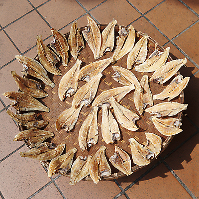 포토 JPG 해외이미지 동물 전통 아시아 음식 바다 패턴 다이어트 태국 낚시 건조 쟁반 건강 육류 어류 요리 동양인 사람없음 목재 태양 바구니 마을 중국 펼침 시골 죽음 잡기 시장 플랫 맛 먹기 해산물 타일 남쪽 싱가폴 단백질 땅바닥 해외202004 해외포토 자연요소 나무 나라 컨셉 무늬 식재료 재료 모션 레저 바닥 인종 수중동물 방향 영양소 파일형식 이미지허브