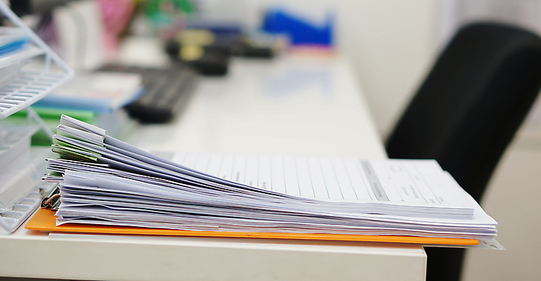 포토 JPG 해외이미지 학생 교육 종이 컨셉 의자 비즈니스 학교 회의 직장 사람없음 빨간색 스터디 사무실 쌓기 환경 사무용품 검은색 자료 정보 흰색 메시지 편지 읽기 책상 문서 페이지 조언 평야 해외202004 해외포토 컬러 가구 회사 모션 자연 문구용품 학습 파일형식 이미지허브