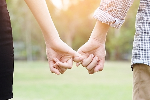 포토 JPG 해외이미지 학생 커플 공원 여자 남자 행복 백그라운드 컨셉 2 데이트 손가락 가족 관계 결혼식 불꽃 휴식 함께함 발렌타인데이 관리 사랑 사람 성인 사람없음 믿음 우정 하트 잡기 수줍음 약속 열정 돌봄 지원 해외202004 해외포토 모양 손 공공시설 감정 결혼 모션 데이이벤트 불 친구 파일형식 이미지허브