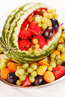 포토 JPG 해외이미지 음식 오렌지 과일 딸기 포도 실내 건강 사람없음 여름 인테리어 파티 식사 샐러드 사과 멜론 블루베리 산딸기 복숭아 자두 영양분 정물화 채식주의자 많음 해외202004 해외포토 디자인 계절 컨셉 이벤트 내부 그림 채식 파일형식 이미지허브